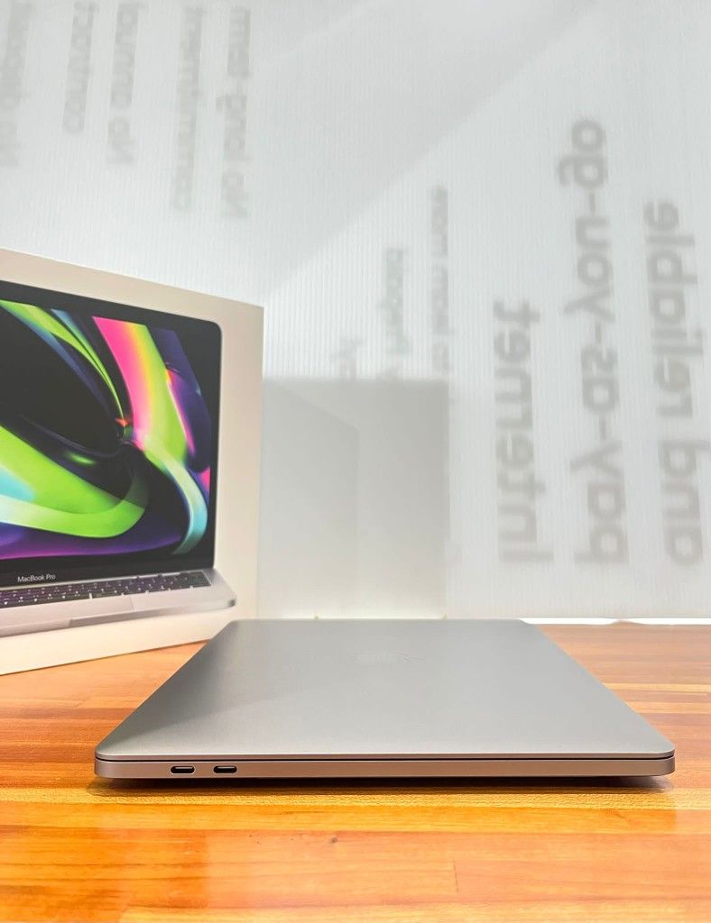 MacBook Pro 2020。16GB RAM。500GB ストレージ。 Amazon.com: Apple 2020 MacBook Pro with 2.3 GHz Intel Core i7 (13