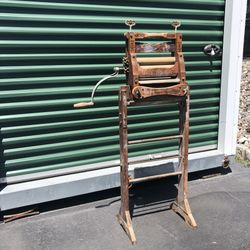 Lovell Mfg. Co. Anchor Brand Wooden Clothes Ringer