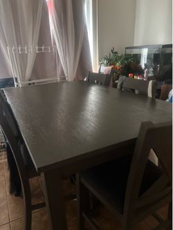 Dining room table with 6 chairs