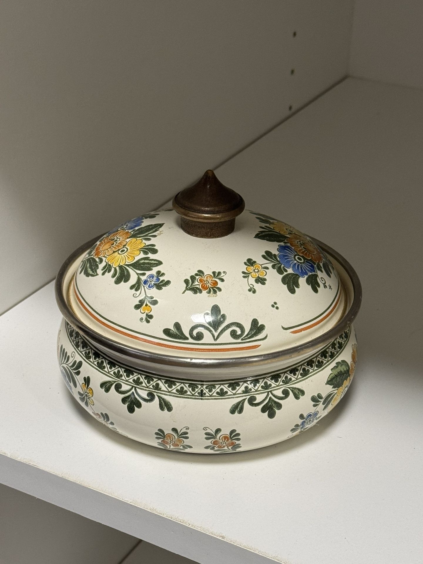 Vintage Pot With Lid 