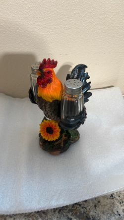 Salt and pepper shakers /rooster porcelain /ceramic