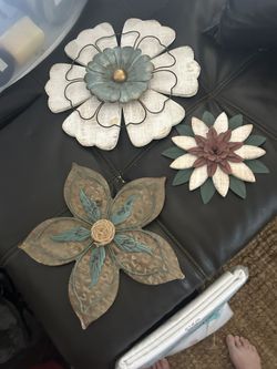 Wonderful Flowers To Hang On Any Wall.