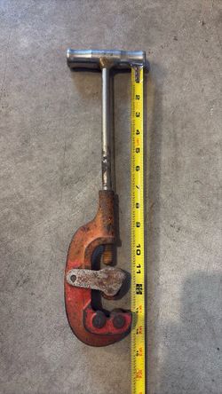 Pipe cutter