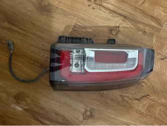 GMC Yukon 2015-2020  Passenger Side taillight