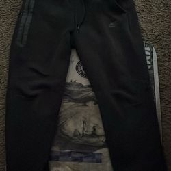 Nike Tech Sweatpants 