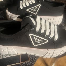 Women’s Sneakers Sz 8.5 Or 9