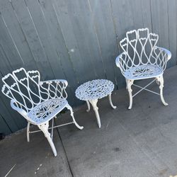 Vintage Metal Bistro Set Small Ideal For Decks , Balconies, Small Yard Excellent Conditions 
