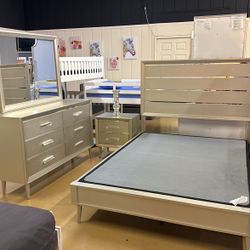 Queen Set ( No Mattress Includes) FINAL SALE