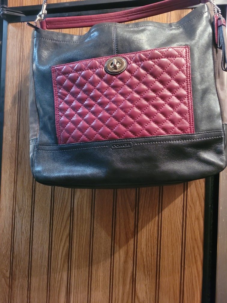 AUTHENTIC COACH HANDBAG 2011-2012