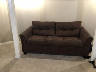 Brown couch good condition pet free !!!