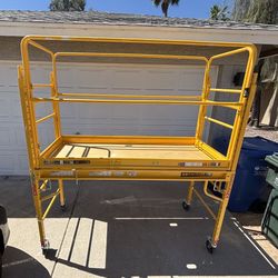 Metaltech scaffold with guardrail system 