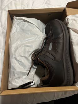 Mens works shoe