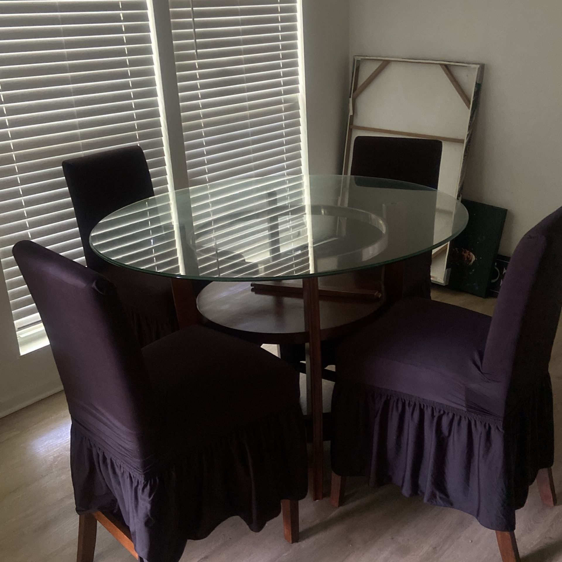 4 Seat Glass Table