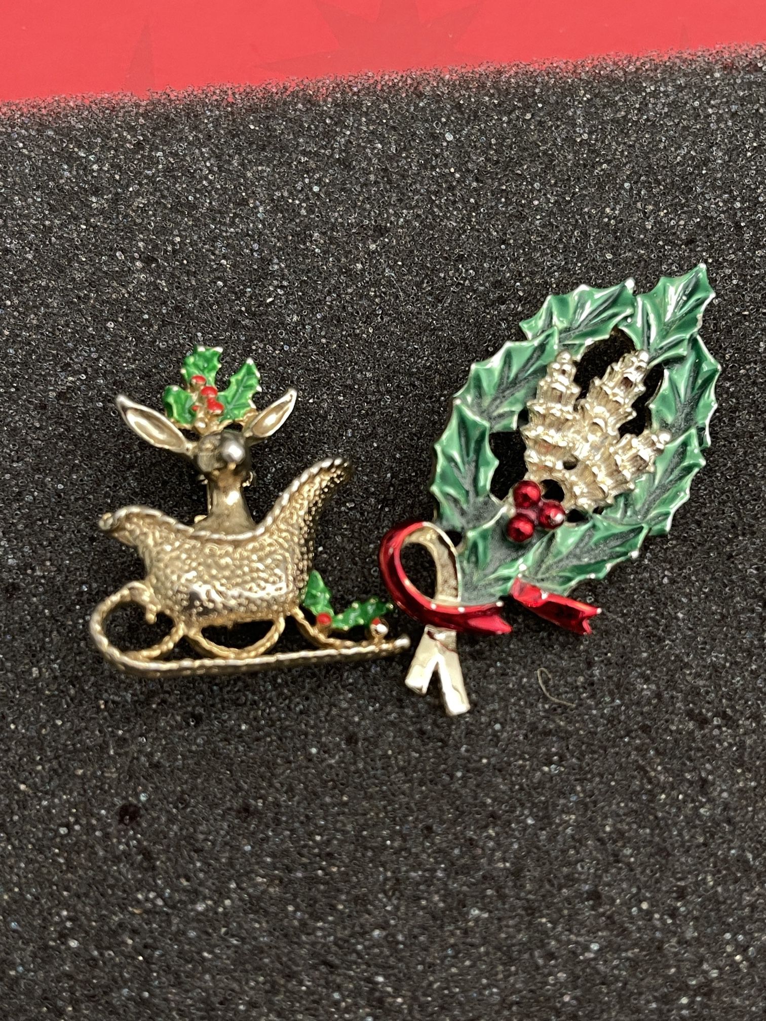 Christmas Pins/ Brooch Set of 2 Christmas Deer & Gerry's Holly Pinecone