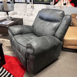 Amazing Recliner! $499! Easy Financing! 🩷☎️✨ 