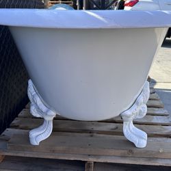 Oversized CAST IRON TUB w/ white Claw feet *former Warner Brothers Movie