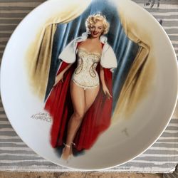 16 Bradford exchange Marilyn Monroe plates
