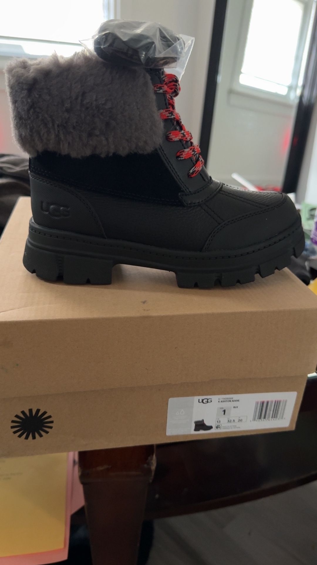 Kids Uggs Size 1 Never Worn