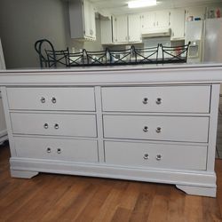 White Dresser And Nightstand With Crystal Knobs