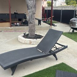 lounge chairs 