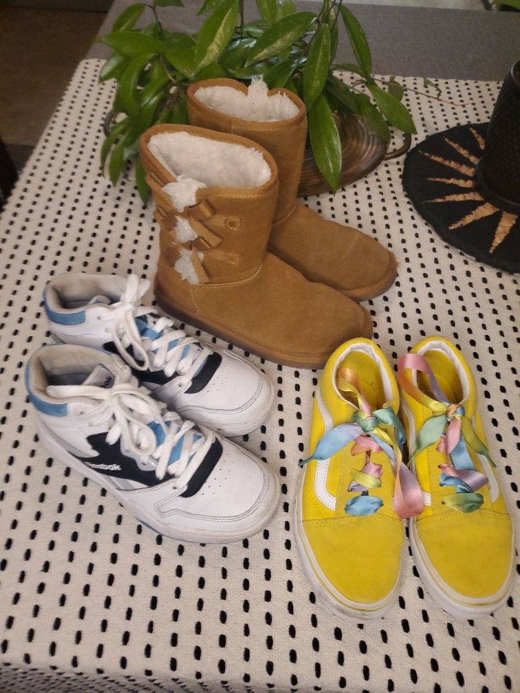 ALL THREE for $22! BEST DEAL! Girls size 3