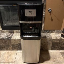 H2O water dispenser