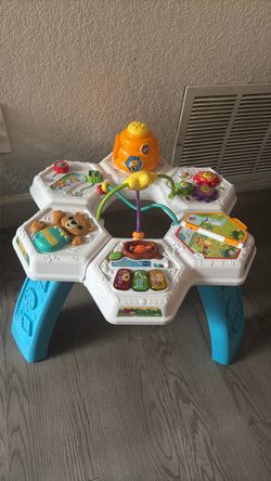 V-Tech Buzz and learn activity table