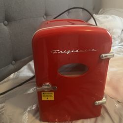 Mini Tiny Fridge