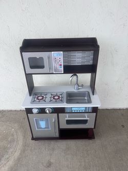 Toy kitchen