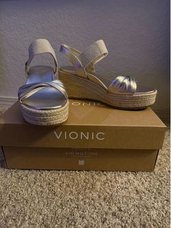 Vionic “Darla” Samdal in Gold