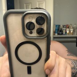 iPhone 16 Pro Max Gold 