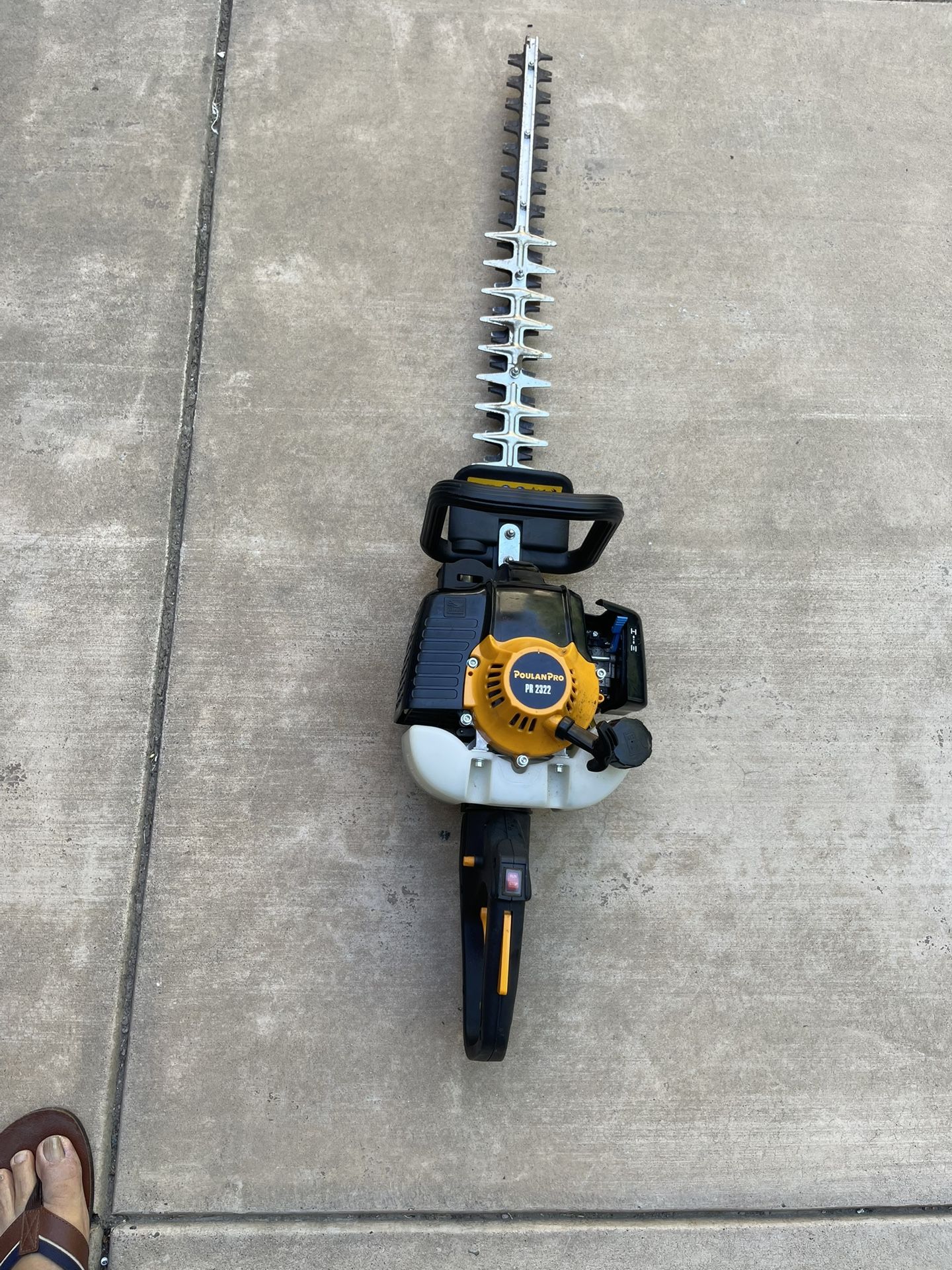 POULAN PRO 22”/23cc 2 Cycle Gas Trimmer