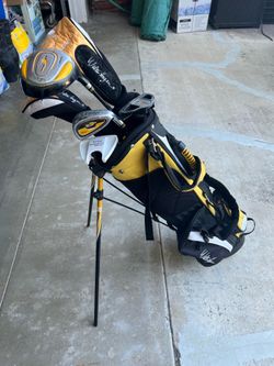 Walter Hagen Jr. series III 6 piece youth golf set with bag   Jr.  RH with an additional putter