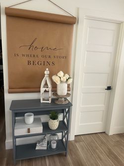 Gorgeous entry table $60