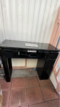 Manicure table
