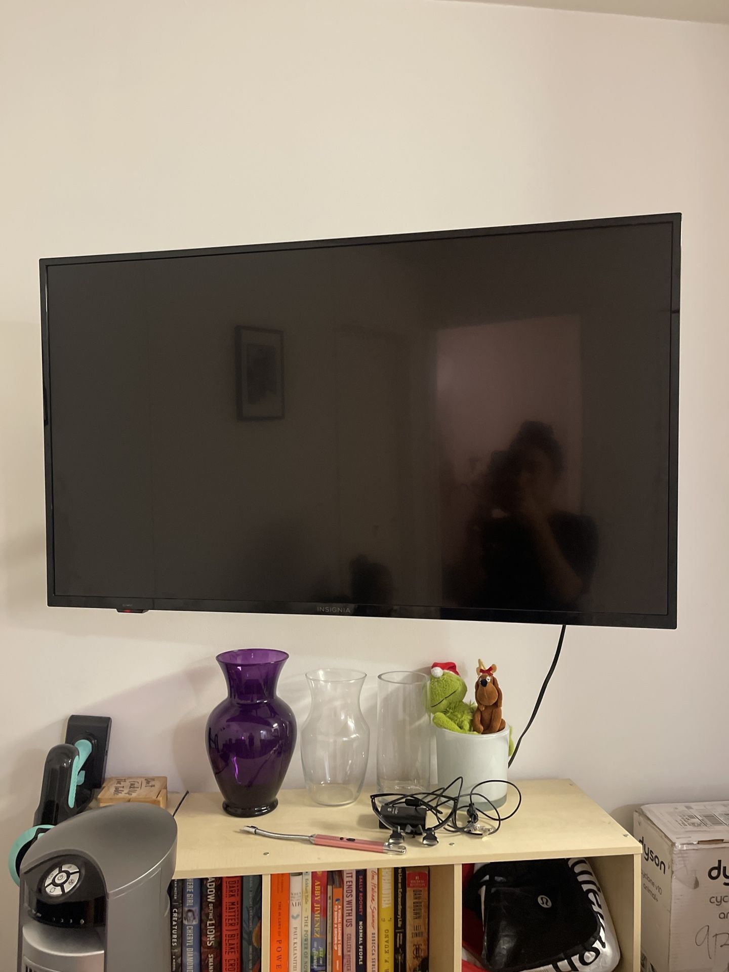 Insignia 42" LCD TV with Wall Mount