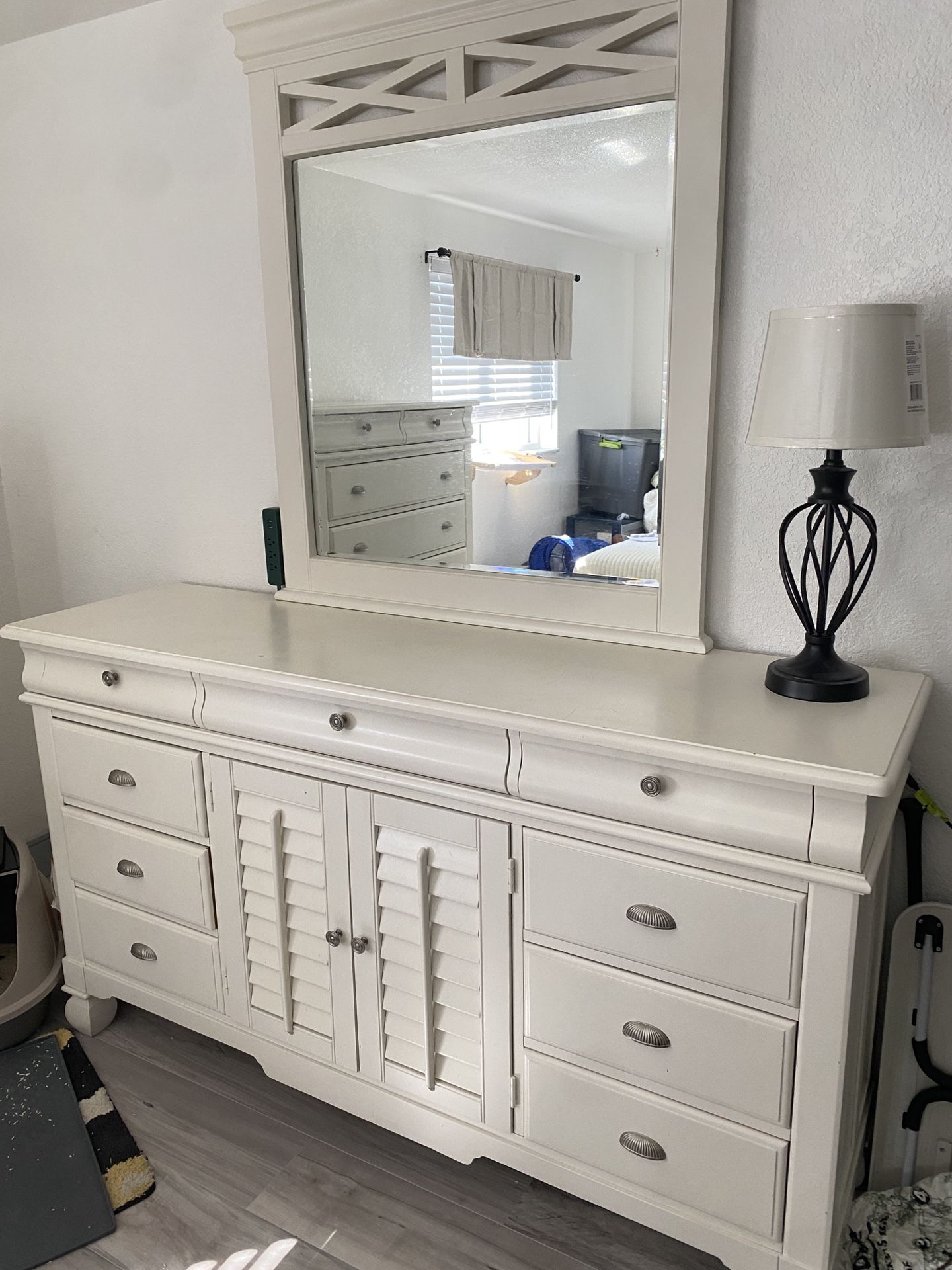 5 PIECE OFF WHITE BEDROOM FURNITURE