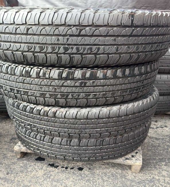 245 65 17 GOOD YEAR FORTERA SET OF 4 USED WITH 80% TREAD REMAINING.