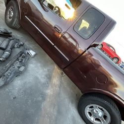 Parting Out 2000 Ford F150 Parts