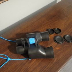 NICE BLACK BINOCULARS 