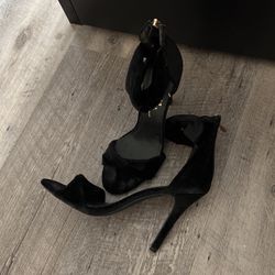 Black Pointed Heels 