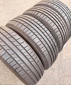 225/65/17 Michelin 📍📍 Vendo un set de llantas con 80% de vida las 4 📍🌟