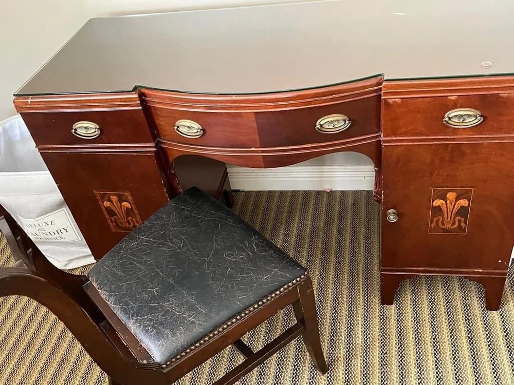 Gorgeous Solid wood Desk with side drawer 