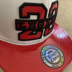 Cap with embroidered design and leather style on the front