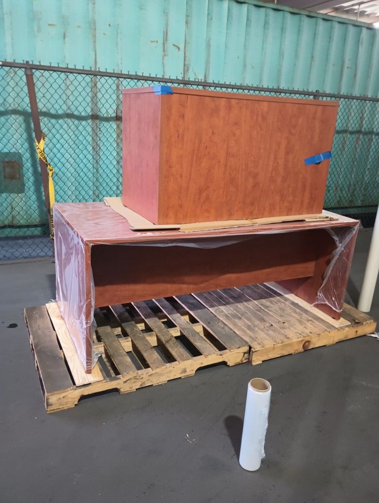OFFICE DESKS✓ (4 X $80)