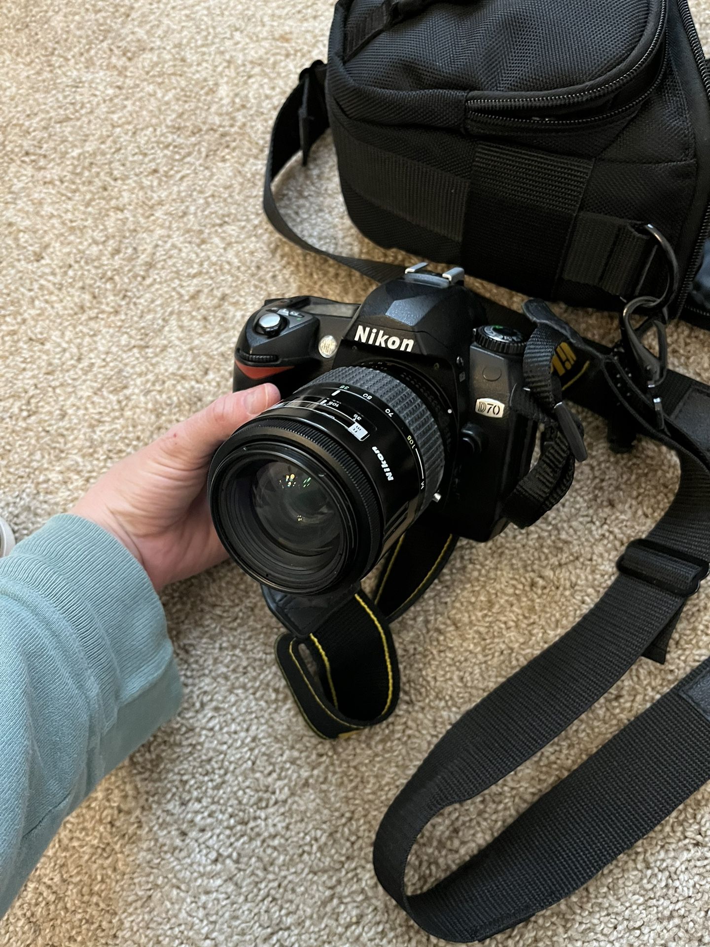 Nikon D70 DSLR camera Body And Lens