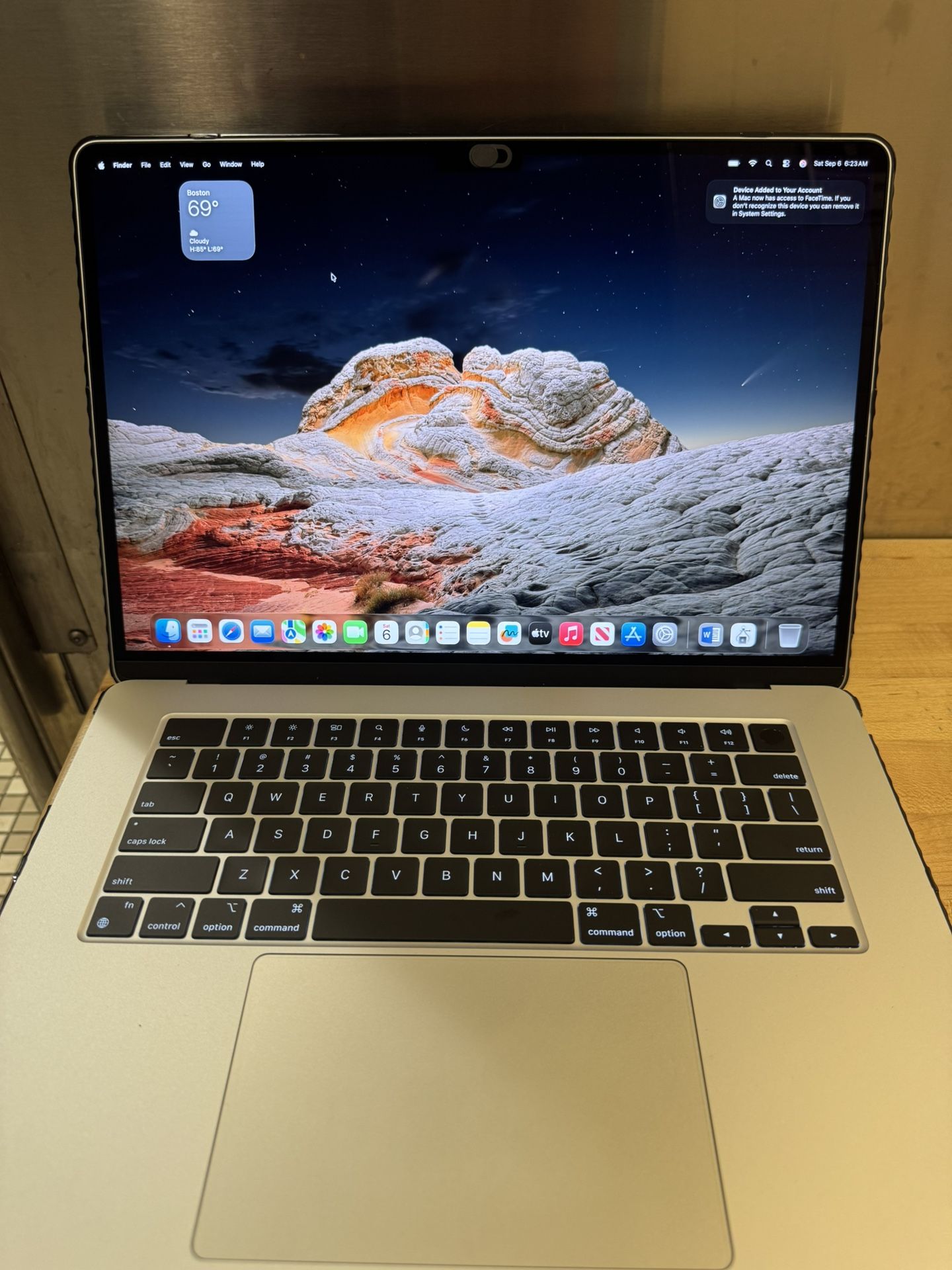 MacBook Air 15 Inch 2024 M3 24gb Ram 500gb Storage With Apple Care.
