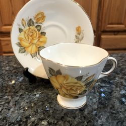 Vintage Royal Windsor England Yellow Rose Fine Bone China Tea Cup & Saucer.  Preowned Excellent Condition 