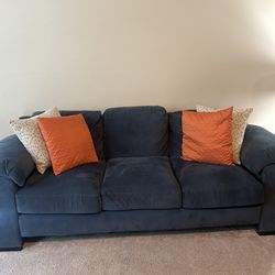 3 Seat couch  blue (accent Pillows Included) 