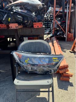 Toyota RAV4 RIGHT USED OEM HEADLIGHT (2019-2022)